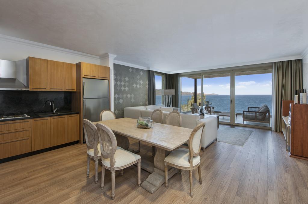 Suite mit Kingsize-Bett und Balkon